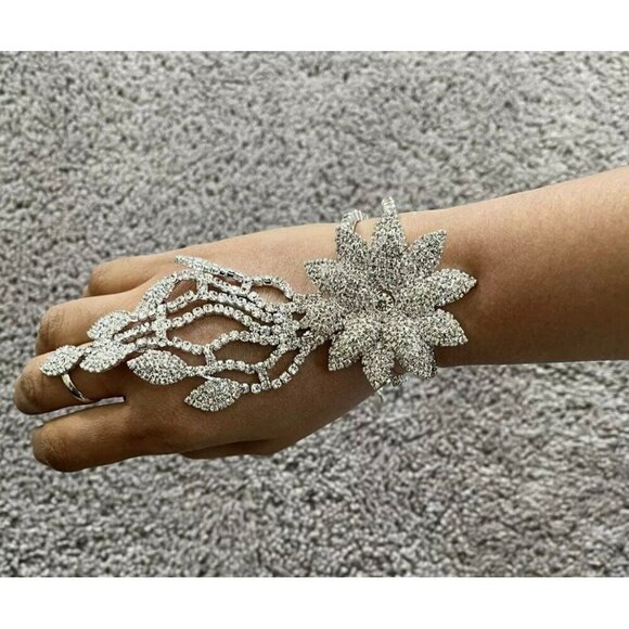 Rhinestone clear hand chain silver bracelet $ ring set bridal bracelet with ring - Picture 4 of 6